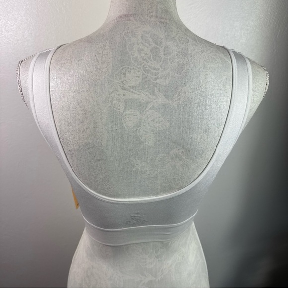Truekind Everyday Throw-on Wireless Bralette Women's L NWT - FLAW White 0080 - Picture 3 of 9